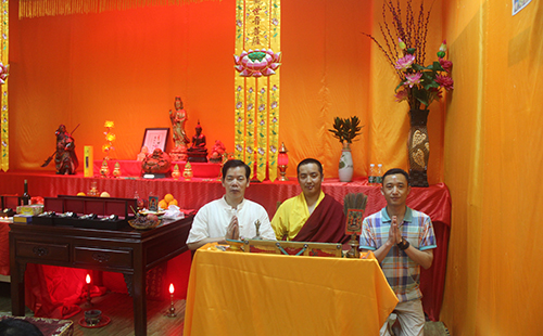 法會結束阿松傾批活佛和鄭董事長、詹總合影