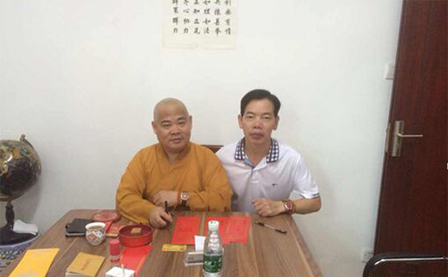 董事長與華南寺里的法師